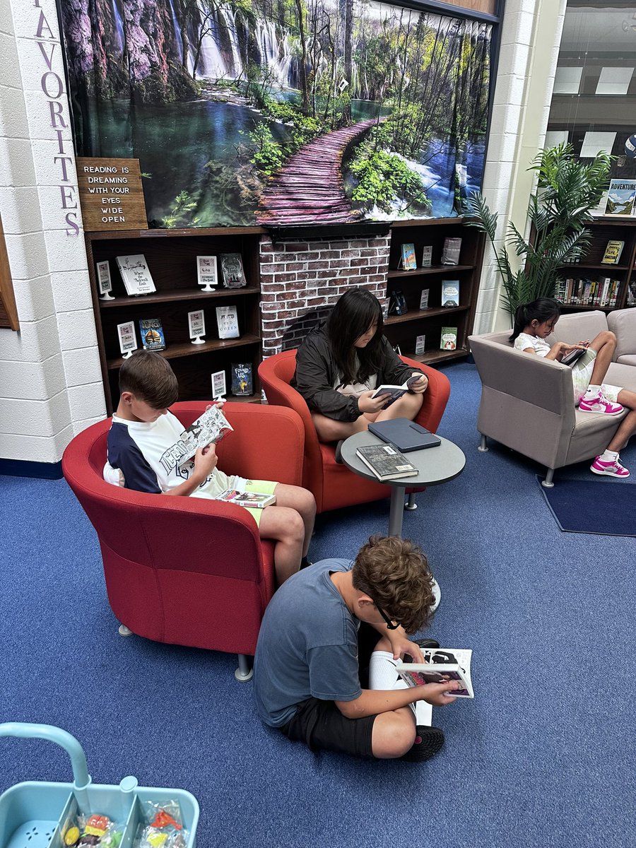 Time flies when you're having fun! 🎉 Just wrapped up 29 library orientations and it was amazing to see all our students! 📚 #msnreads #d73inspires #librariansofinstagram #backtoschool