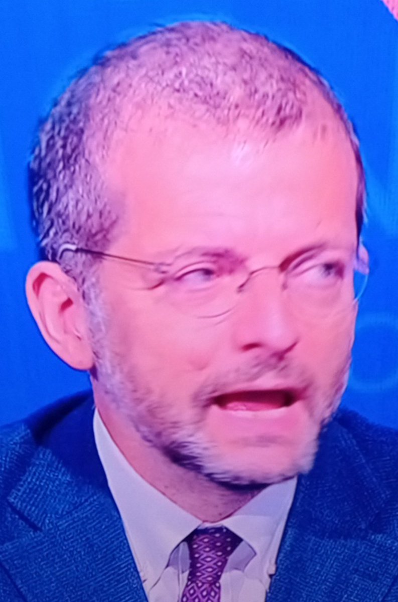 MARIACL551's tweet photo. Ma costui non si fa un pochettino SCHIFO?
#4di https://t.co/zn3tTf1OfV