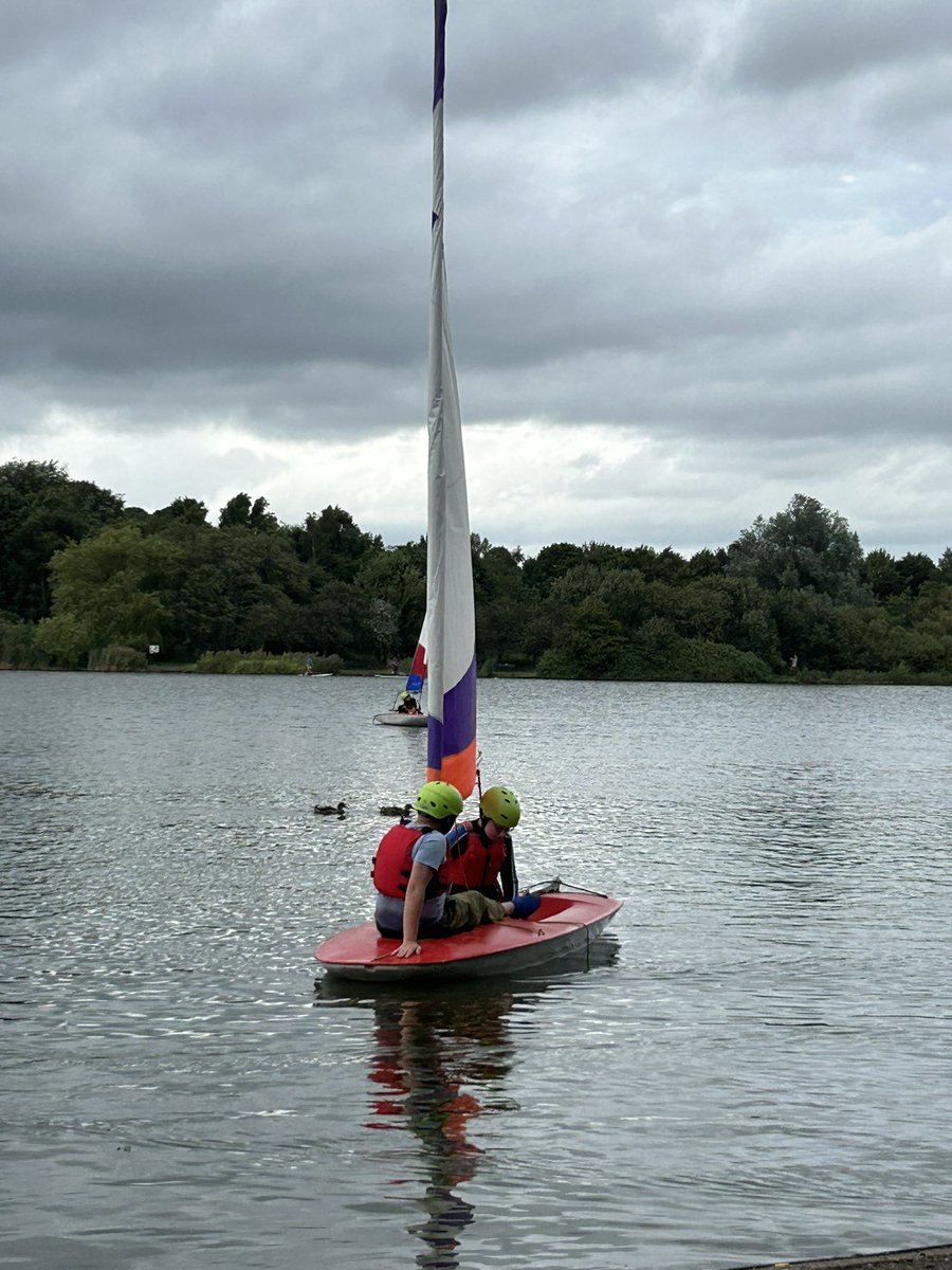EmmaW6223's tweet photo. Super proud of this one for achieving his RYA level 2!! 🌟🌟⛵️⛵️❤️ @LeedsMetSailing @otleysailing https://t.co/YWGNnr8GWU