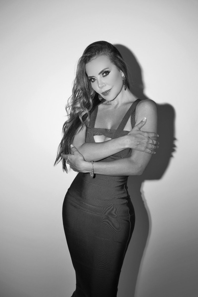 ¡Bonito fin de semana! Espero que tengan internet hoy, yo desconectada gracias a <a href="/izzi_mx/">izzi telecom</a> 👎