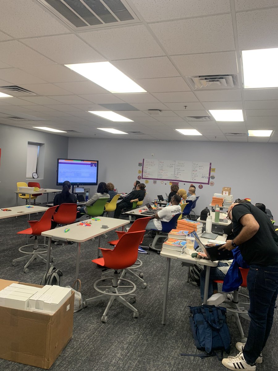 JosieLopezRosa's tweet photo. @swschoolstx
At Southwest Public Schools we don’t only grow our students to their highest potential. We also grow our teachers! #spedpd #awesomestaff https://t.co/Gc6ECNUfPL