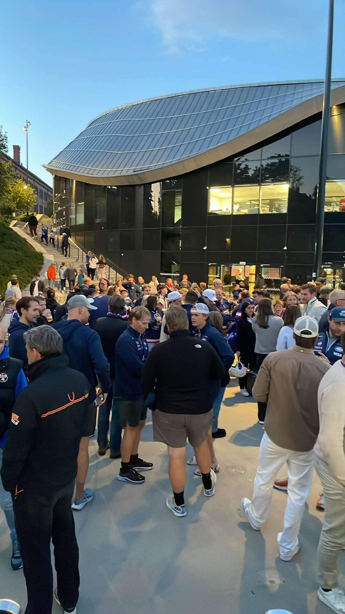 Takk til alle som deltok på dagens kick-off med <a href="/VIFhockey/">Vålerenga Ishockey</a> . Vi sees snart på Vertshuset