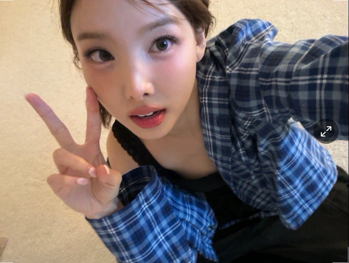 nayeon tweet media