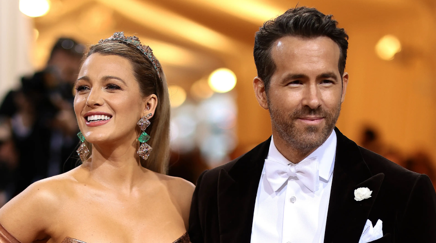 El REY👑de las marcas multimillonarias:

Ryan Reynolds. 

A sus 47 años, es una estrella de Hollywood que ha poseído y vendido empresas de + $14 mil millones sólo por diversión.

Pasé el fin de semana analizando su obra.

Aquí está su historia, cómo lo hizo (y sus anuncios top):
