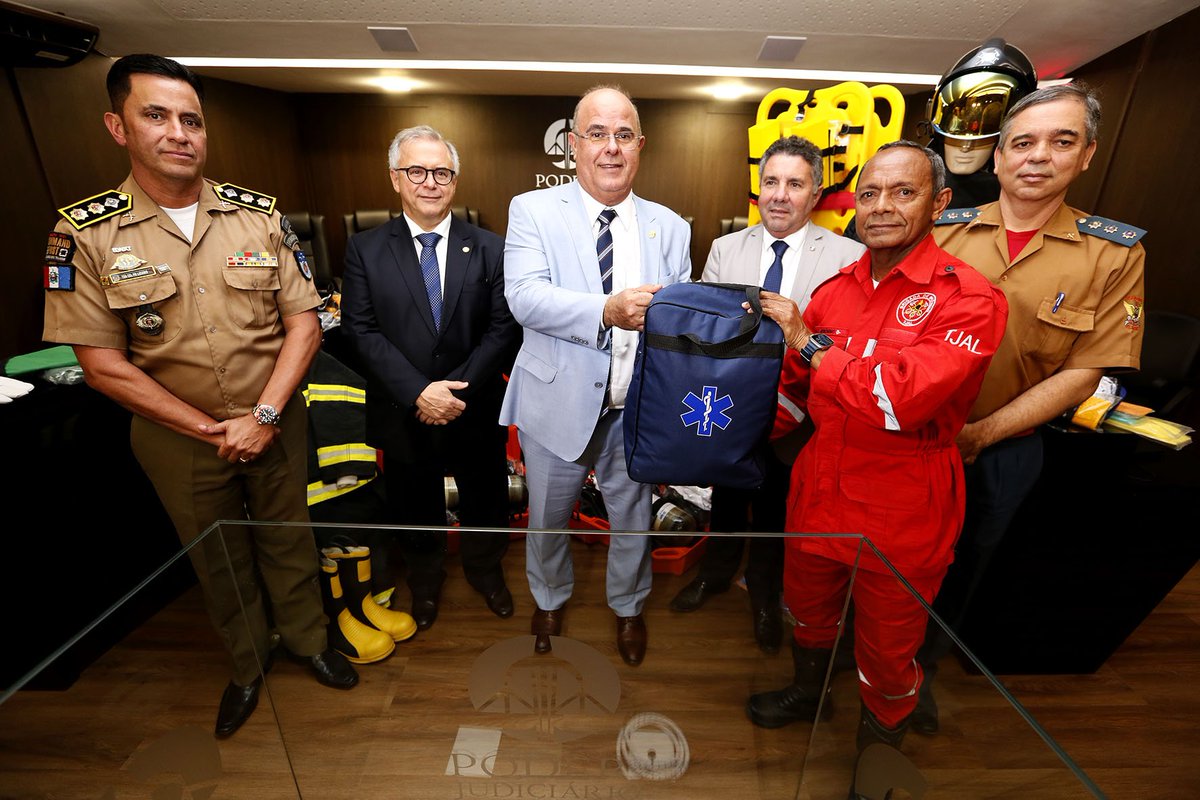 TJALagoas's tweet photo. Brigada de Incêndio do TJAL recebe equipamentos de segurança: https://t.co/pkfwITYoSS https://t.co/HG6Z9KxzPc