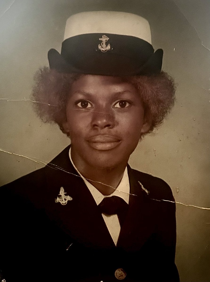 My mom, one of THE strongest, intelligent, and loving individual on this planet. 

•Retired from the Navy
•Retired from FedEx 

Straight outta North Memphis, The Hardaway family! 

❤️