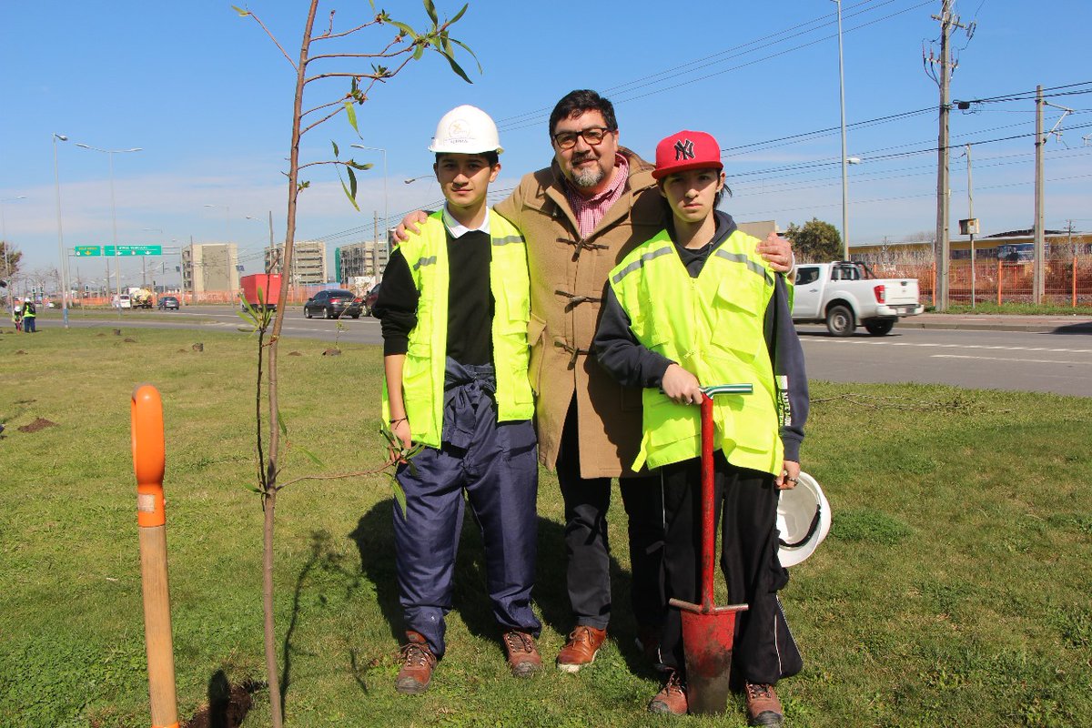 CONAFBiobio's tweet image. Se firmó un nuevo convenio de colaboración entre #Conaf y la @municoronel, para fortalecer la arborización urbana de la comuna 🌱🌳👏

Celebramos el hito con una plantación comunitaria en el sector #Lagunillas🌿