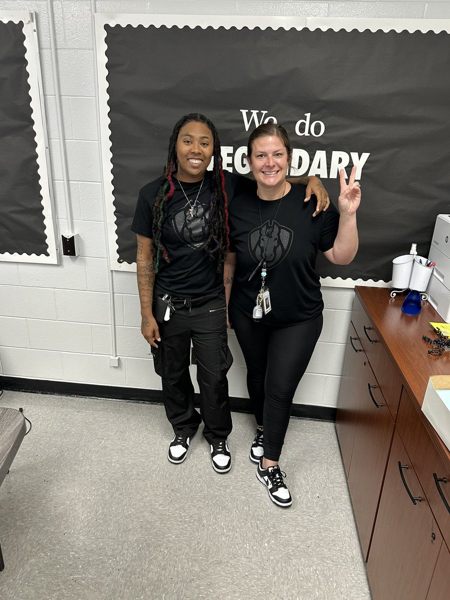 No better duo than this one! My dawg for life! <a href="/MooreMustangsML/">Kim Baker</a> <a href="/mooremustangs/">THE Marion C. Moore</a>