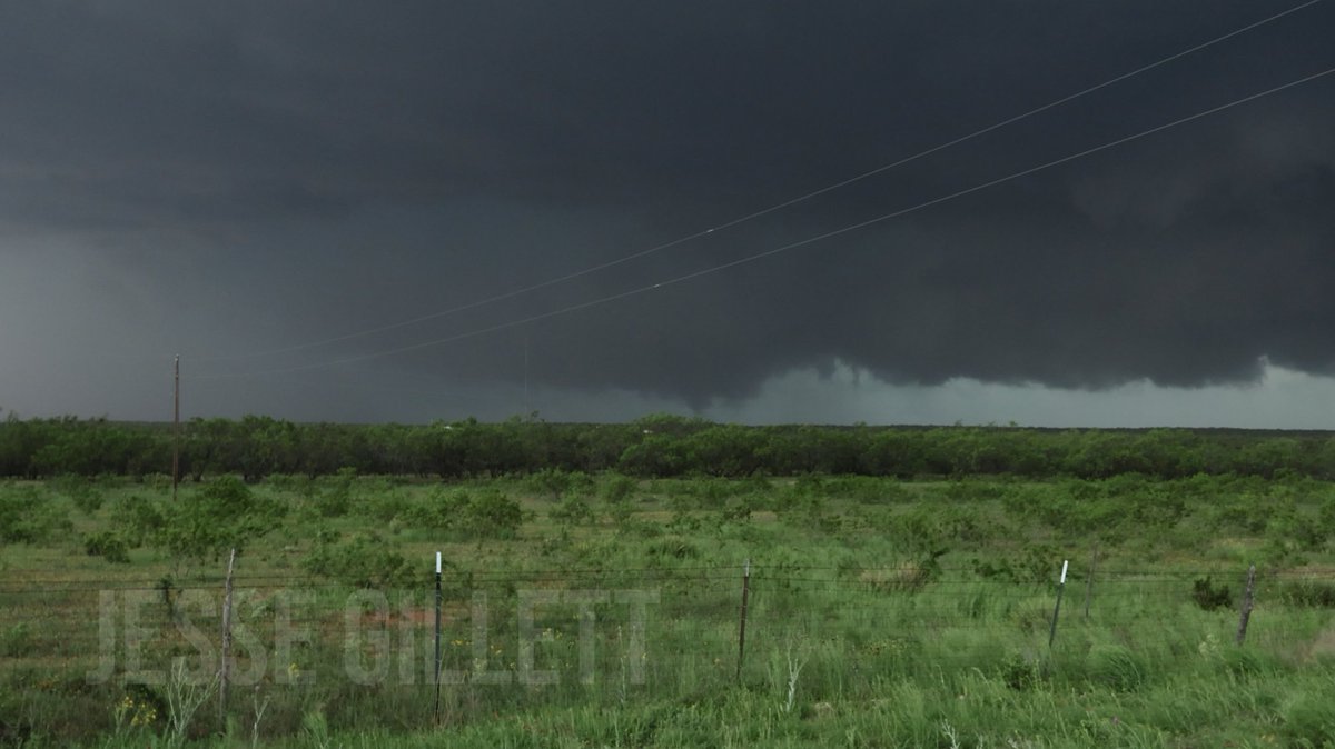 JesseGillett1's tweet photo. With the Robert Lee tornado on May 3rd of this year being upgraded to EF-3 today. I thought I would share some photos/screengrabs from that day. Terrifying-rain wrapped tornado. #txwx #tornado https://t.co/I3e0gQ8q0f