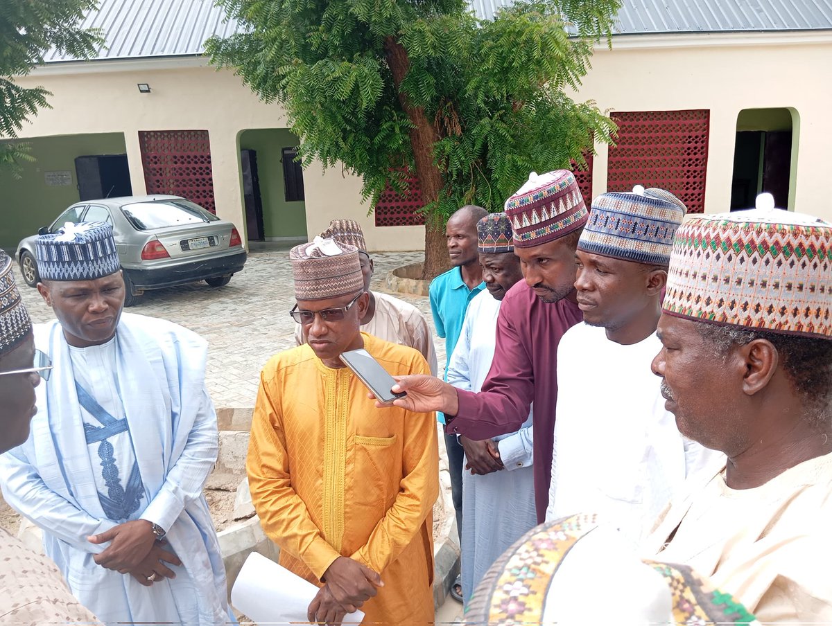 mwazz282's tweet photo. Receiving members of the State House of Assembly Committee of Home Affairs, Information, and Culture and Commissioner of the Ministry who are on a Legislative Oversight visit to my office, the State Printing Corporation, Damaturu, Yobe State. https://t.co/7IfEpED7H6