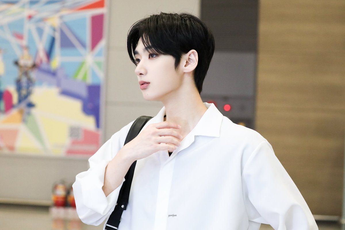 윤이 tweet media