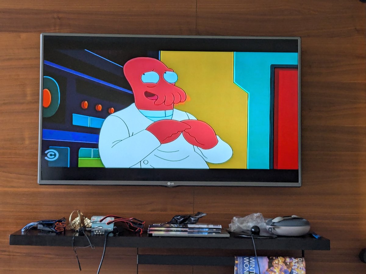 formerdinosaur's tweet photo. Day 1 is good so far, now in a panel where one guy keeps shouting out facts in an attempt to upstage the host, lol a real classic vibe 🤖👽👾 https://t.co/2jBhL7ryU3