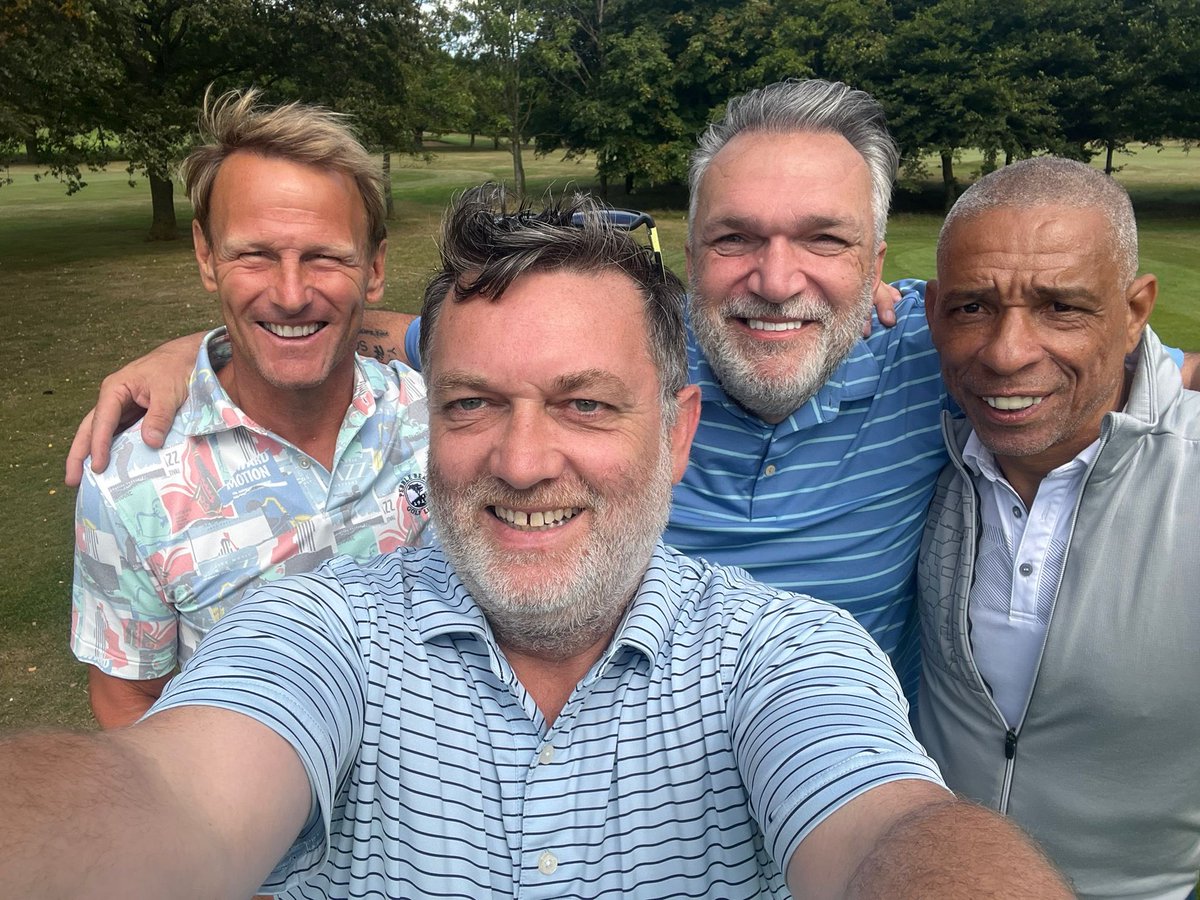 Started the week with a round of golf and ended it with a round…with these top blokes. 👌🏻 ⛳️

#LoveMyGolf