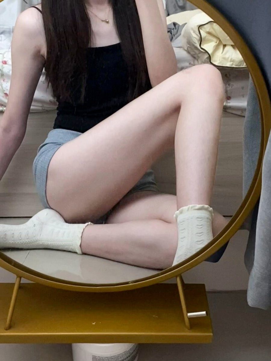 手一撑，腿折叠，胯顶起来，美美的身材照就有啦😜
#男娘 #伪娘 #ts #daily #share https://t.co/lYEQl6kh8v