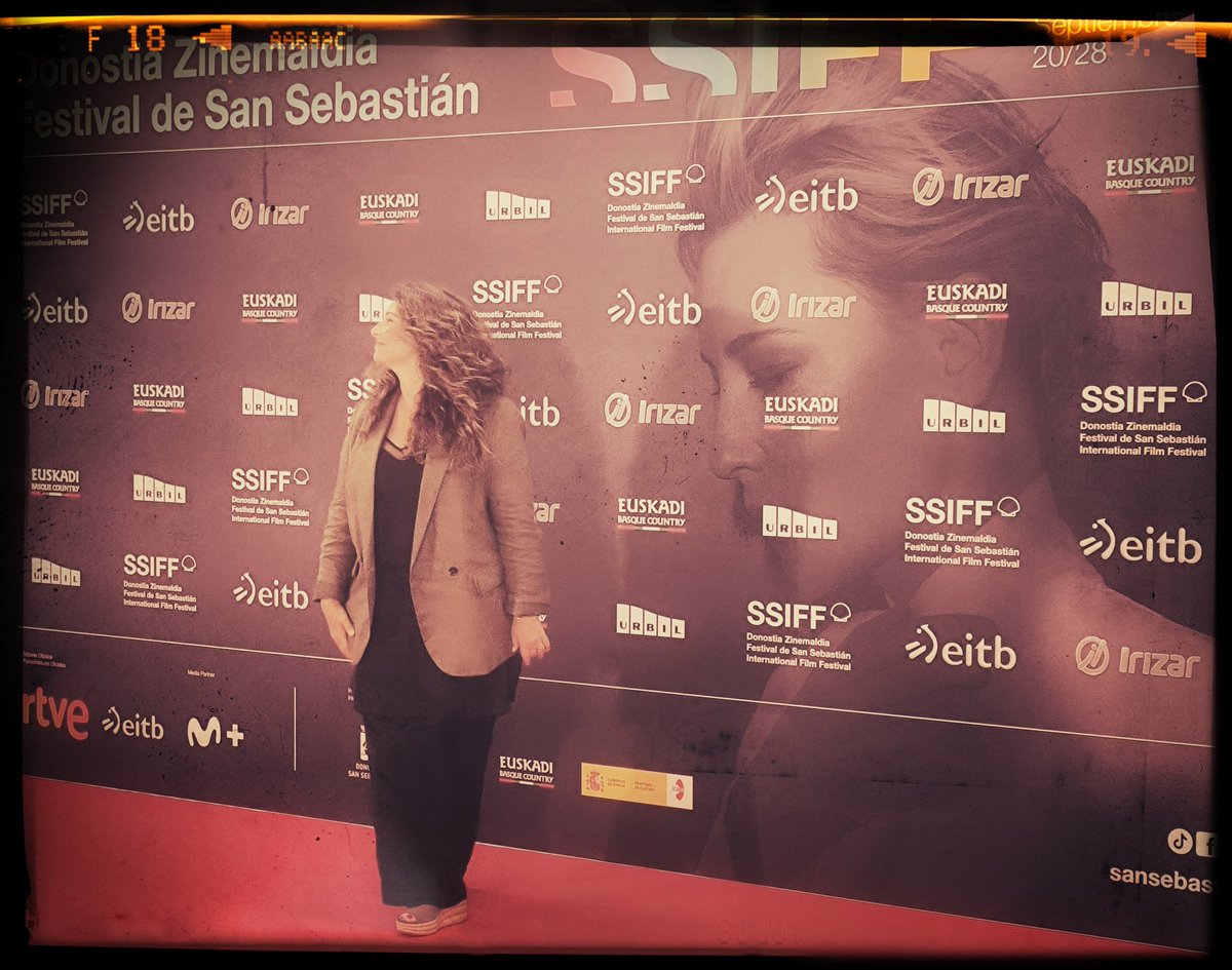 Artistikoa jarri naiz, aizuek. Bi 👑 argazki berean. <a href="/IratxeFresneda/">IratxeFresneda</a> eta australiar aktore hori 😉