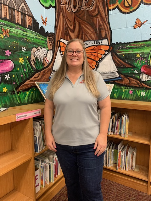 RedOakElemen's tweet image. We recognize Ms. Valri Ford (ESL Teacher) as the Monarch Staff Member of the Month - August.  

She is joined by our Student Monarchs of the Month.  Individuals were selected by their peers as being model citizens of the Monarch Way (Safe, Responsible, and Respectful).