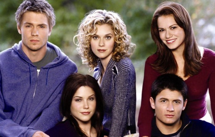 OTHBRA's tweet image. 🚨Uma sequência  One Tree Hill está em produção pela Netflix.

A princípio, temos informações de que Sophia Bush e Hilarie Burton irão reprisar seus papéis de Brooke Davis e Peyton Sawyer.