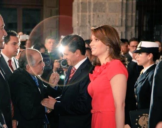 Sin Censura (@_vicenteserrano) on Twitter photo ¿Estos son los que critican el Encuentro de Medios y Periodistas Independientes y Alternativos organizado en Palacio Nacional?
Hipócritas HDP. ¿Estos son los que critican el Encuentro de Medios y Periodistas Independientes y Alternativos organizado en Palacio Nacional?
Hipócritas HDP.