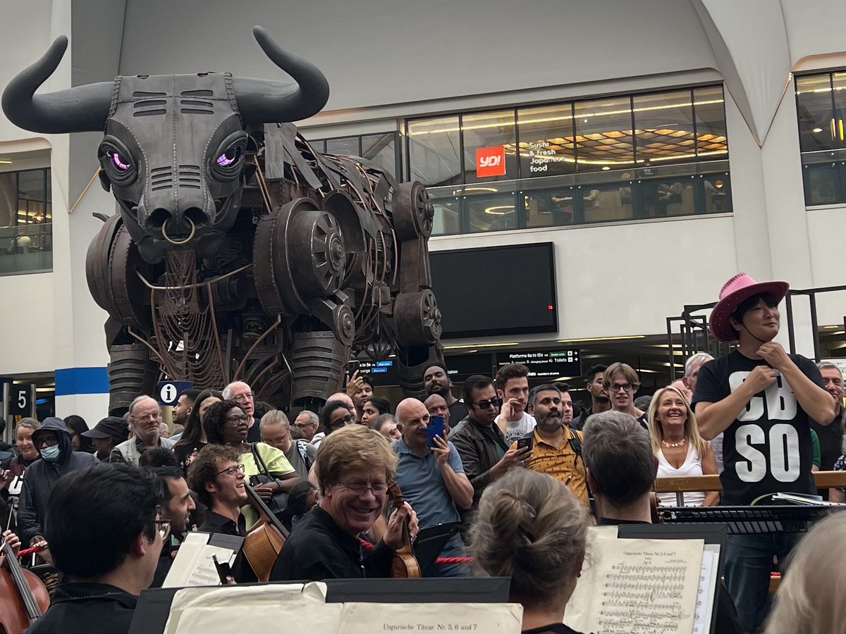 A great day playing <a href="/BirminghamNewSt/">Birmingham New St</a> with <a href="/TheCBSO/">CBSO</a>. Although I’m not sure <a href="/BrummieBull/">OzzyBull</a> approves of the hat <a href="/yamakazu_takt/">山田和樹の指揮棒</a>! Tomorrow, we carry on the #CBSOintheCity with clarinet trios at the Botanical Gardens <a href="/jojump_jo/">Jo Patton</a>, we hope to see you there!