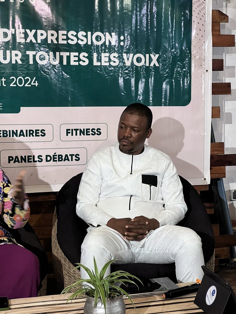 LeBleuCreatif's tweet image. Pour l’occasion, il sera question de débattre de la vision du développement à l’horizon 2060 au Bénin : priorité des jeunes et des femmes. 

Sur ce panel qui a démarré il y a de cela plusieurs minutes nous avons d’éminentes personnalités.
#72hduBlog