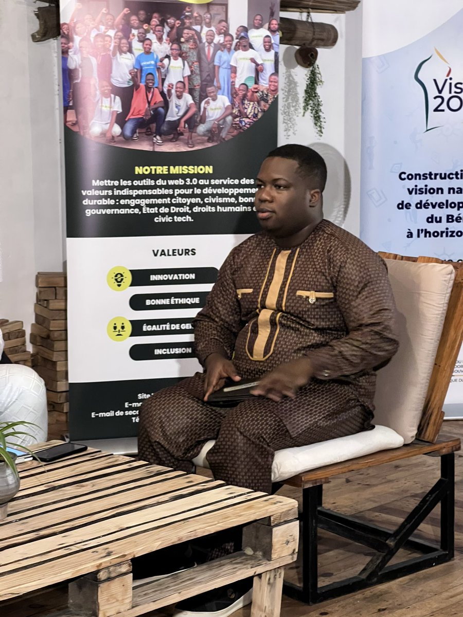 LeBleuCreatif's tweet image. Pour l’occasion, il sera question de débattre de la vision du développement à l’horizon 2060 au Bénin : priorité des jeunes et des femmes. 

Sur ce panel qui a démarré il y a de cela plusieurs minutes nous avons d’éminentes personnalités.
#72hduBlog