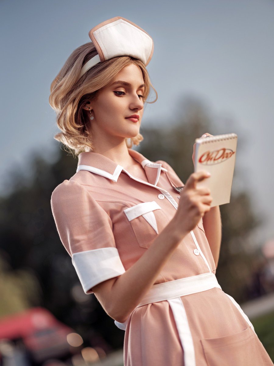 Always ready to serve you some coffee and pie!
… right after I finish reading this chapter 🤭🤭

Ph: <a href="/eXze_cos/">🪬EXZE PHOTOGRAPHY🪬</a>

#AlanWake #AlanWake2 #alanwakecosplay #rosemarigold #rosemarigoldcosplay