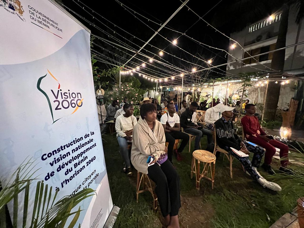 EugeneDeguenon's tweet image. Ici au Afterwork Citoyen, les jeunes et femmes présent.e.s auront l&apos;occasion de s&apos;exprimer sur la vision 2060 de notre pays le Bénin. 

#72hduBlog
#AfterworksCitoyens
#BlogueursduBenin