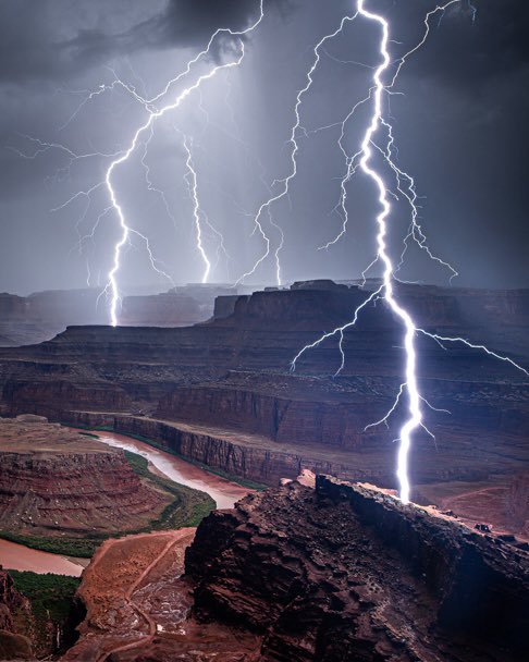 DreadlockTvlr's tweet photo. Dead Horse Point State Park and Canyonlands National Park are by far my favorite two areas to chase during the monsoon season in the desert southwest. This particular scene is one of a few favorites from an eventful night last week while chasing there. https://t.co/sdRdiiYIjs