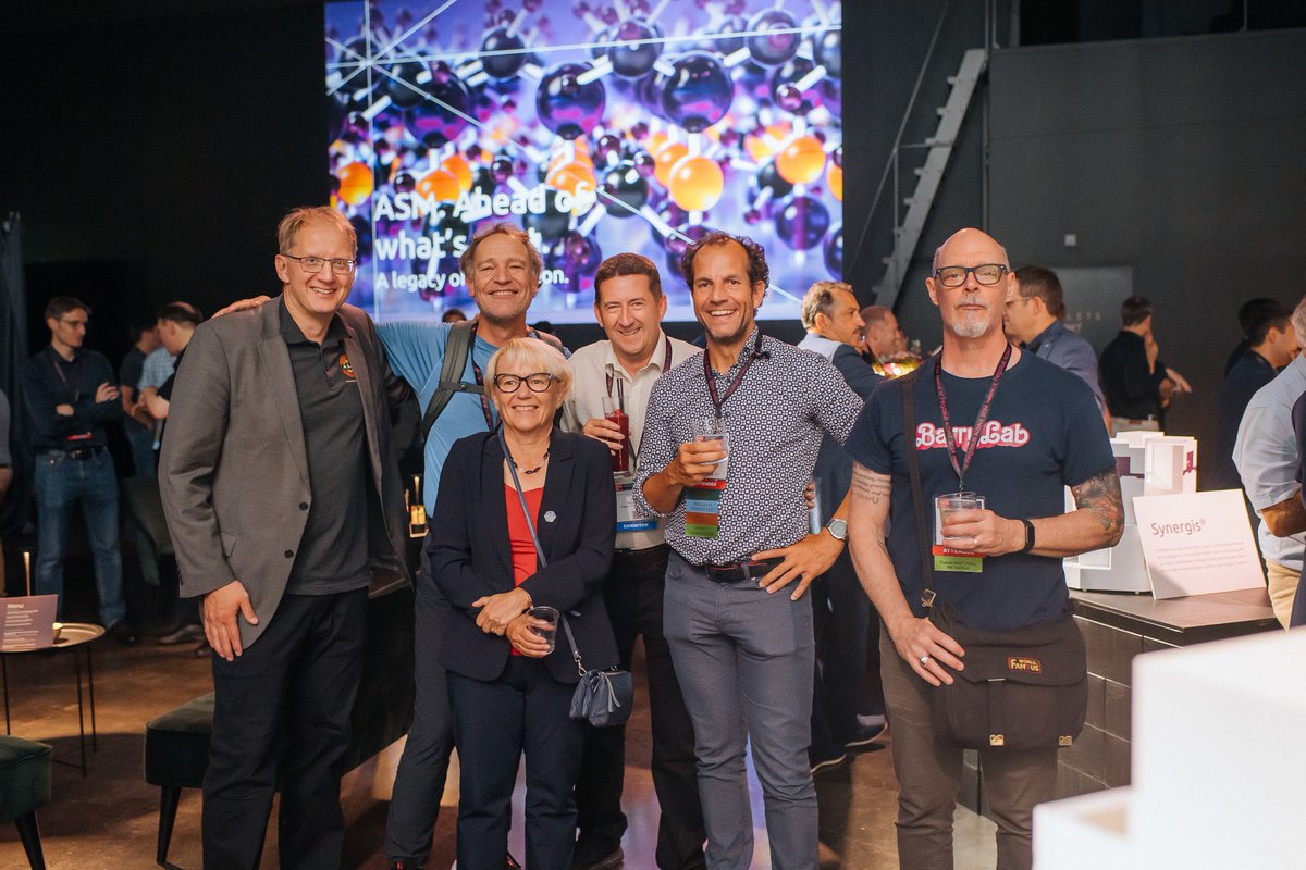 Happy old friends at the ASM party in Helsinki! @sean_t_barry <a href="/ErwinKessels/">Erwin Kessels</a> <a href="/parsonsthinfilm/">Parsonsthinfilm</a> <a href="/HelsinkiALD/">HelsinkiALD</a>