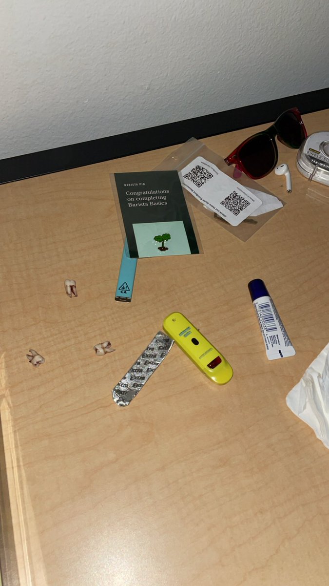 Me and my desk #cleangirlaesthetic