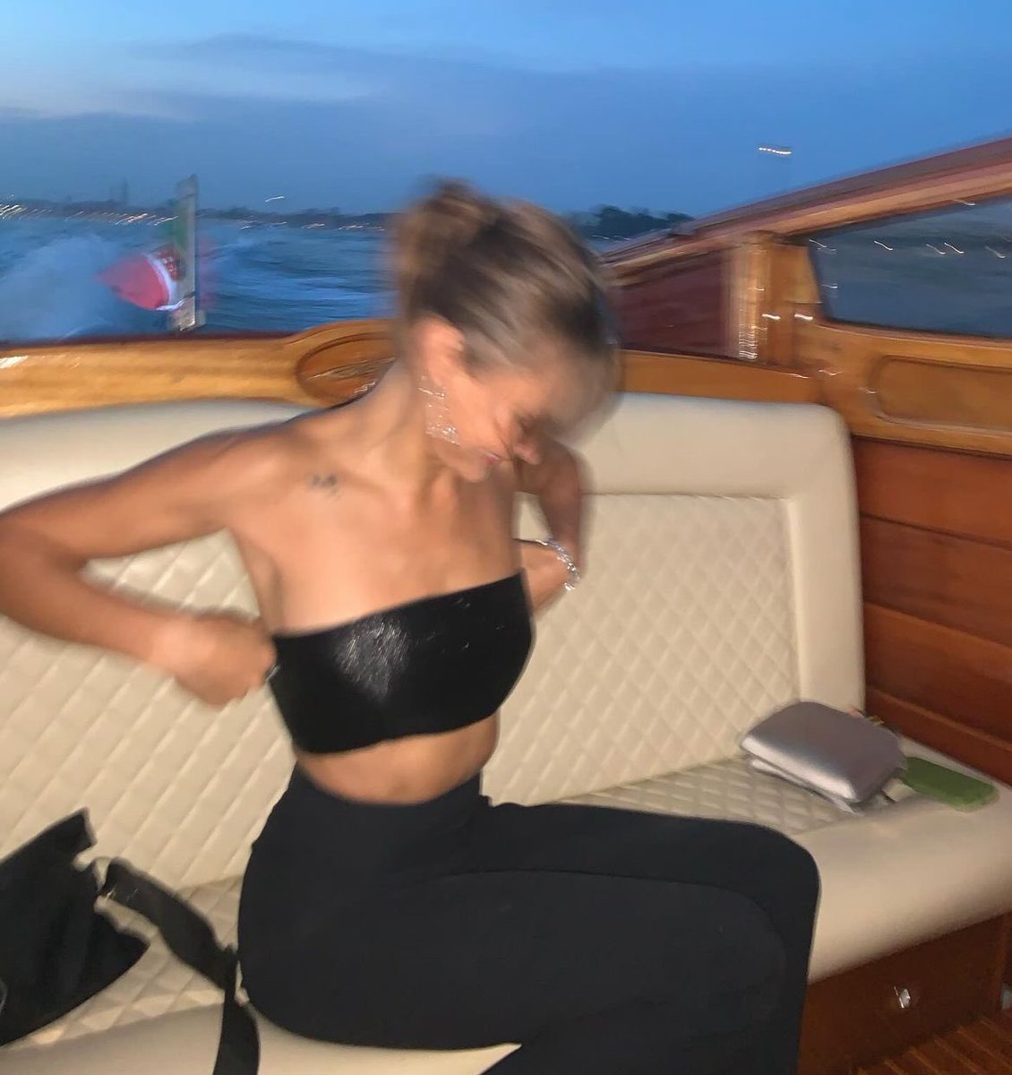 thinkerpurnell's tweet image. ella looking gorgeous in newly shared pictures