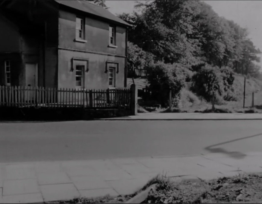 Utv Archive - 1964 news report 'Return to Donaghadee' actually features the derelict main line and features the old station at Neill's Hill and others. Video here:
digitalfilmarchive.net/media/return-t…