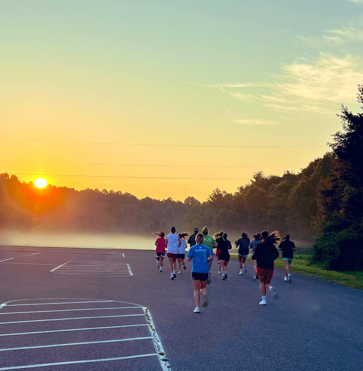 Week One Complete ☑️

Topped off with a sunrise - We love to see it ☀️🏃🏻‍♀️💨

#VoverMe