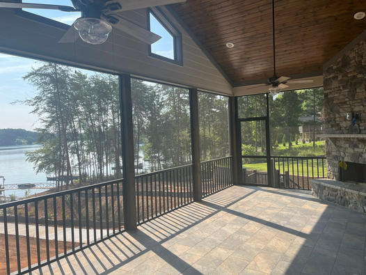 SMofGainesville's tweet image. Transform your outdoor space with Screenmobile! We&apos;ve seamlessly integrated aluminum railing into the screen porch system for an impeccable look. Say goodbye to insects and hello to enjoying your porch with perfect views. Get your free estimate now! 📷 #ScreenPorch