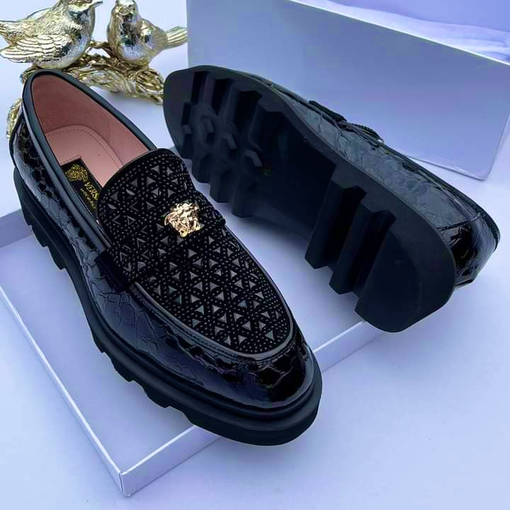 robinson_v91047's tweet photo. Maintain your steeze with diz affordable shoe,π₯π₯π―..
Available as seen.
Size 40 to 46
.
.
.
Saudi / Osimhen to Chelsea/ AI Ahli / Chelsea and Arsenal #CatchTheBOOM / Igbos #SusanAgbabi #NinolaPressPlay #adedamola #AHeartLikeYours #ApkXchangeApp Europe https://t.co/7kwiHTWHJi