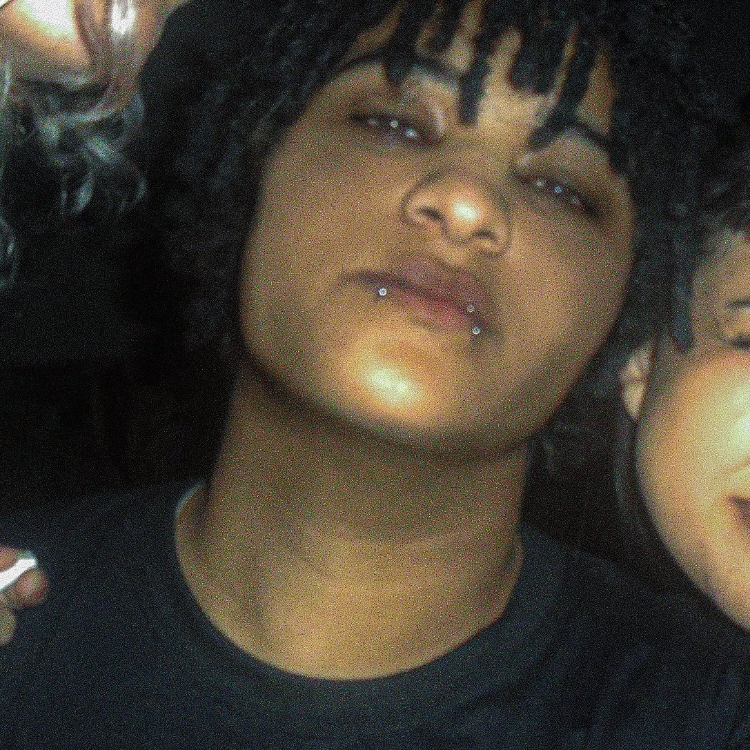 ncromania's tweet image. Eu e a criatura que saiu de mim