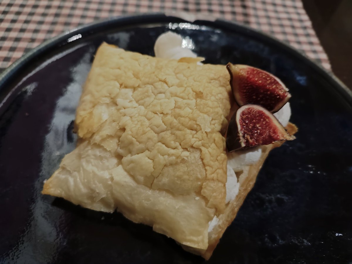 M'acomiado del <a href="/TdEscudella/">Terra d'Escudella</a> avui q he pogut passar-me a fer un soparet. 

Des d'aquí els hi desitjo el millor a tot l'equip q de totes les vegades q he vingut, incloent-hi avui, el tracte ha estat de 10. Una llàstima per a Sants, Barcelona i Catalunya. Cal cuidar el q és nostre.