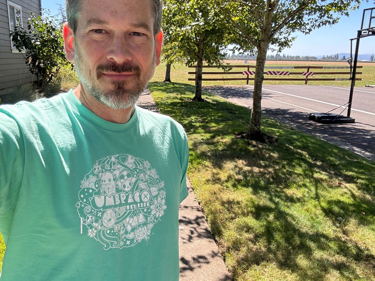 protherj's tweet image. Happy #umbracotees day!