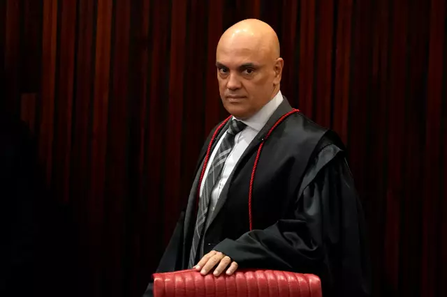 MarioNawfal's tweet photo. 🚨🇧🇷DE MORAES' OUTRAGEOUS ATTACK ON FREEDOM OF SPEECH REACHES A NEW LOW

De Moraes has crossed another line by banning X across Brazil.

The court is also imposing a shocking R$ 50,000 (around $8,800 USD) per hour fine for VPN use to access X.

This draconian measure, nearly 38 times the country’s minimum wage, is an unacceptable assault on personal freedoms and a blatant overreach of power.

Source: @NewsLiberdade