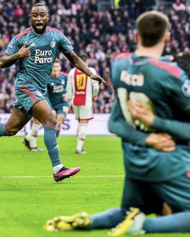 Essentieel voor elke voetbalclub: 'eigen jeugd' die doorbreekt, belangrijk worden en een (gegunde) mooie transfer maken. Trainer zou bij gelijkwaardig niveau altijd voor 'clubjongens' moeten kiezen. #nolutsnoglory #Feyenoord