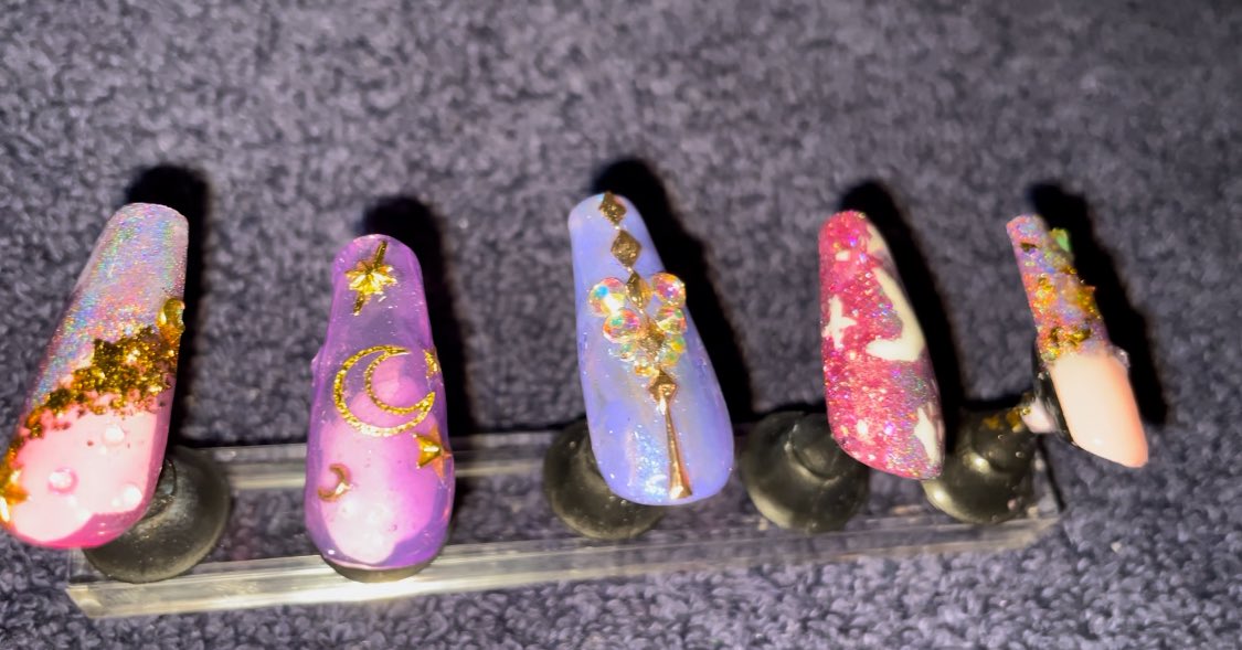 isabelleprimave's tweet image. other examples of custom nails i’ve made!