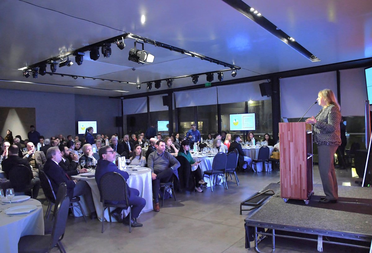 Silvana08928625's tweet photo. Participé en el evento organizado por @Somos_Uruguay ,en el que expusieron la Presidenta de UTE Ing. Silvia Emaldi sobre el tema "Hacia la descarbonización de la demanda " y el Dir. de Energía del @MIEM_Uruguay @solivera2 @LourdesRapalin @UTE_ComCorp https://t.co/L15UI5Z1g7