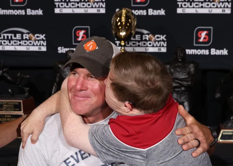 Got to meet <a href="/RazorbackFB/">Arkansas Razorback Football</a> #1 fan Canaan Sandy. It was my pleasure meeting the young man at <a href="/LRTouchdownClub/">LR Touchdown Club</a> 🏈