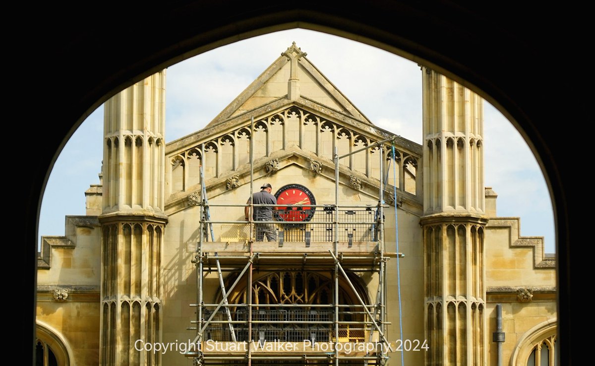 StuWalkerPhotos's tweet image. A man works on the clock of Corpus Christi College, spotted during a visit to Cambridge this week.
#cambridge #CorpusChristiCambridge #clocks
#SonyAlpha