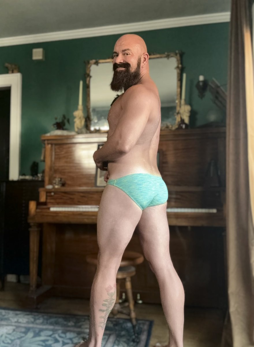 pavone614's tweet photo. Bottoms up!

#columbusohio #musclebear #gaymen #dragentertainer #dragdaddy #drag #gaymenofinstagram #beardedgay #beardedmen #gaycolumbus #gyminspiration #fitnesscoach #scruff #muscle #beard #bearded #thebeardedselfie #hoscos #gaymen #beardstyle #beardedmen #gaybeards #gaymuscle https://t.co/DKx8Mes0Dt