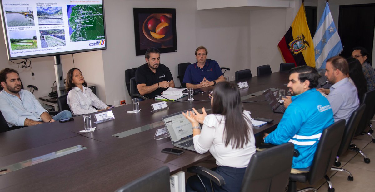 📍Guayaquil | ¡<a href="/Produccion_Ecu/">Ministerio de Producción</a> impulsa el desarrollo del sector acuícola!

En reunión con miembros de <a href="/SkrettingGroup/">Skretting Group</a>, se planteó desarrollar proyectos de capacitación en tendencias de mercado📊 y procesos productivos e investigación del sector acuícola para su tecnificación.🇪🇨🦐