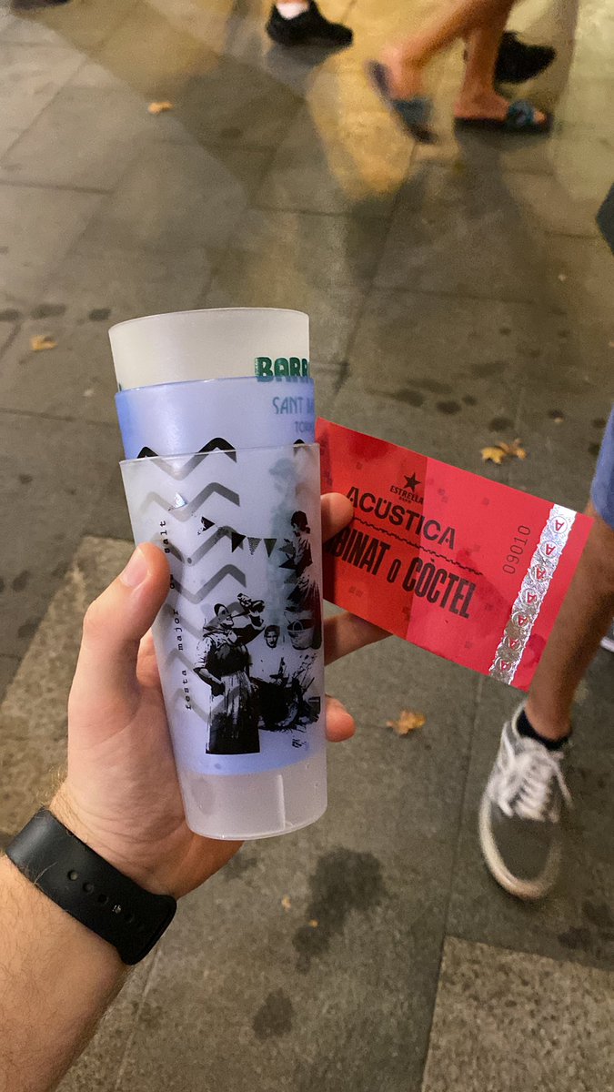 xaviroca97's tweet image. Hola @jordimasquef, al "meravellós" acústica de Figueres, no em volen servir una beguda amb un got que no sigui al de l'acústica, se suposa que la gràcia d'aquests gots és que són reciclables i ens obligueu a comprar-ne 1 si o si?
Es vergonyós.