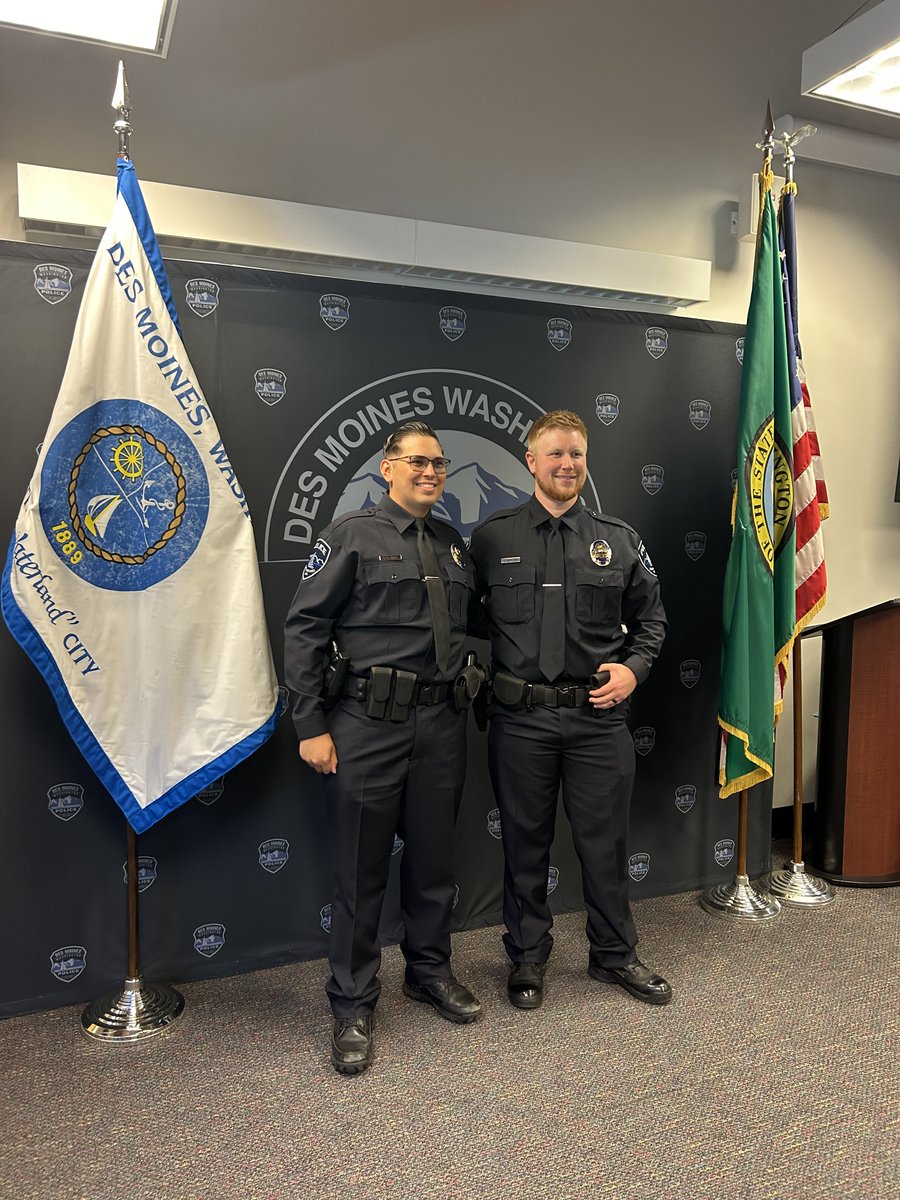 Please help us congratulate Officer Bernal and Officer Martin on graduating the academy, BLEA Class 891. We are excited for these two newly commissioned officers to continue to ensure Des Moines if a safe place to live, work and play. 
🚔🚨 #joindmpd