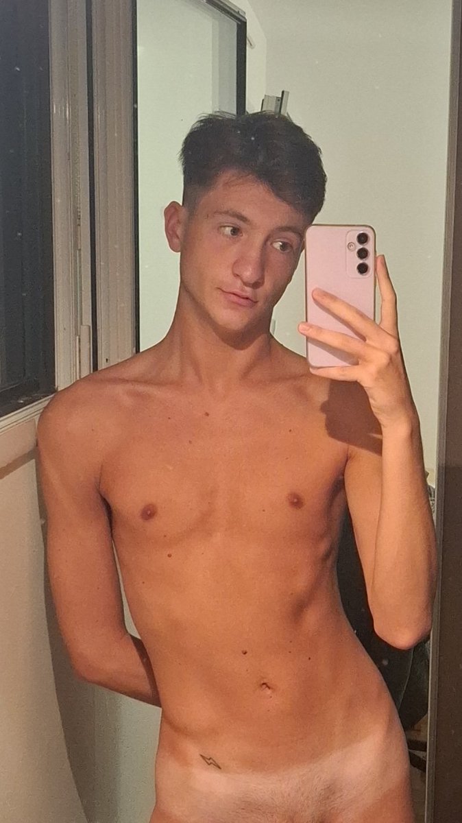 tan line going crazy 😵‍💫