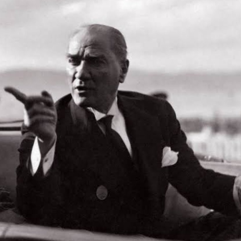 Bizler Atatürk sevdalılarıyız.